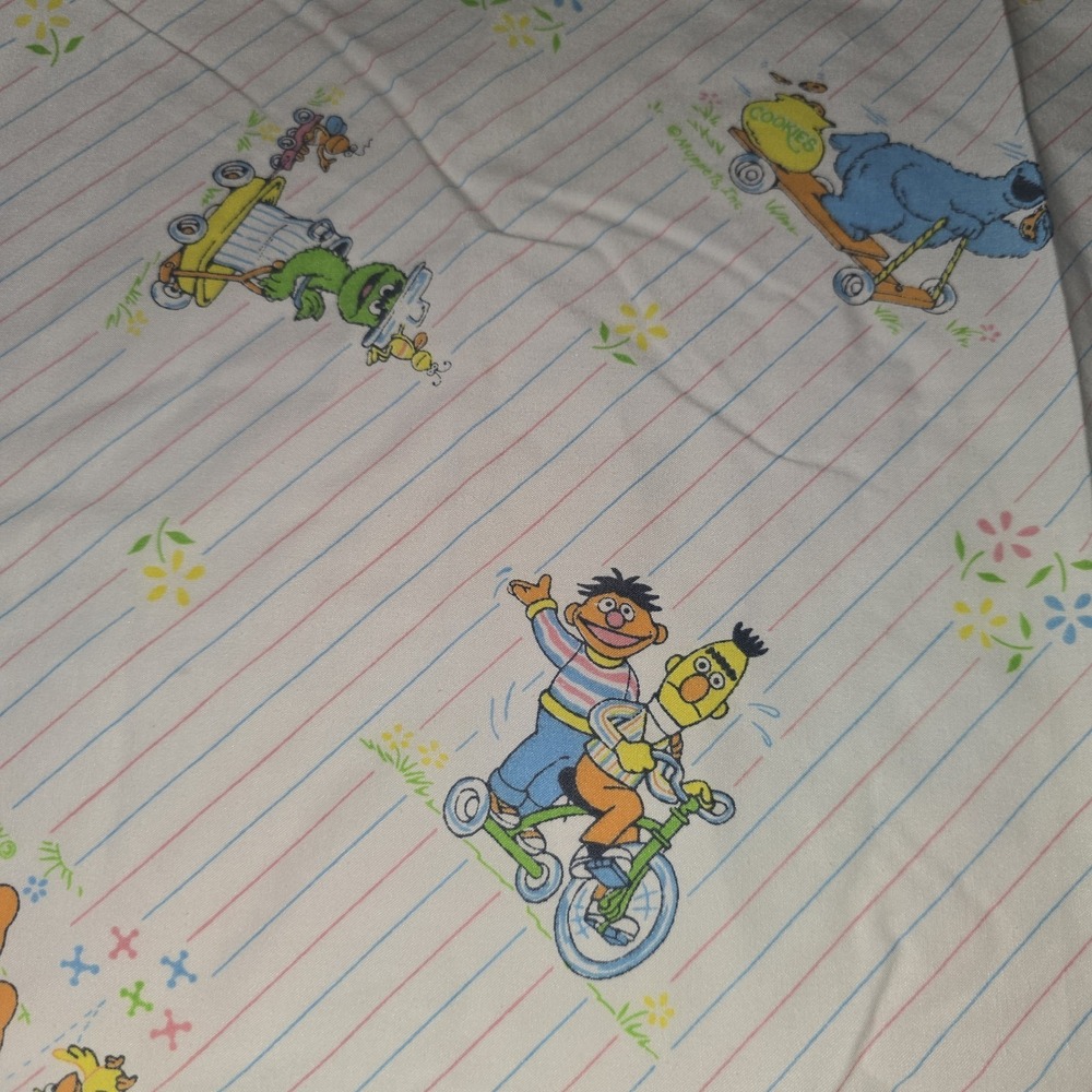 VTG‎  Sesame Street Fitted Baby Bed/ Toddler Mattress Ernie Cookie Monster Oscar